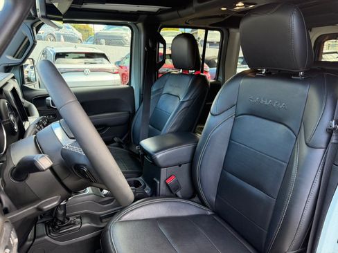 Used 2023 Jeep Wrangler Unlimited Sahara AWD/4WD image 20