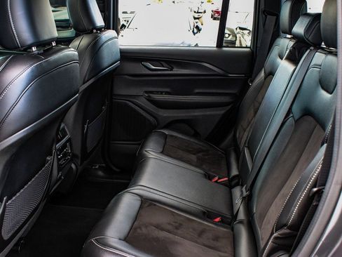 Used 2024 Jeep Grand Cherokee Altitude image 34