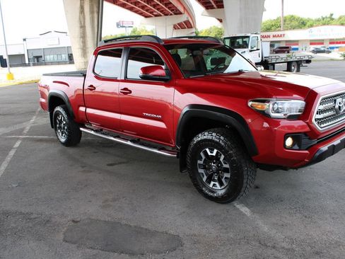Used 2016 Toyota Tacoma TRD Off-Road AWD/4WD image 4
