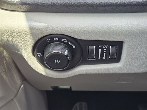 New 2024 Chrysler Pacifica Limited w/ Uconnect Theater Family Group image 22