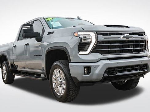 Used 2024 Chevrolet Silverado 2500 LTZ w/ LTZ Plus Package image 3