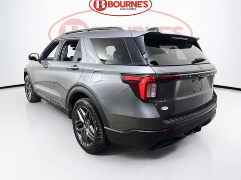 Used 2025 Ford Explorer ST-Line w/ ST-Line Street Pack AWD/4WD image 8
