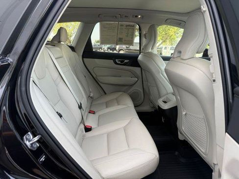 Used 2020 Volvo XC60 T5 Momentum w/ Protection Package Premier FWD image 4