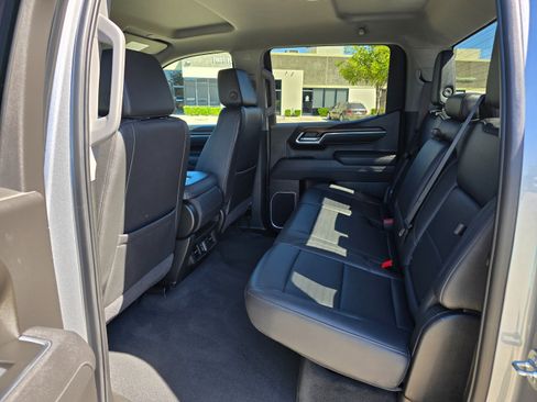 Used 2025 GMC Sierra 1500 SLT image 22