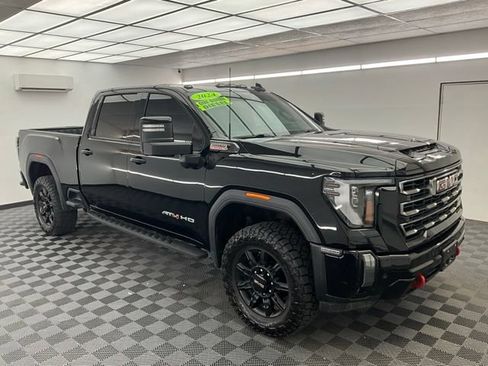 Used 2024 GMC Sierra 2500 AT4 w/ AT4 Premium Plus Package AWD/4WD image 3