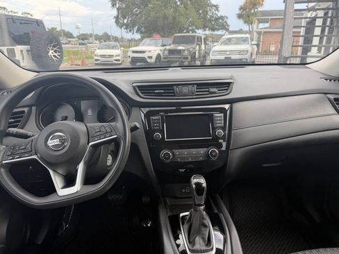 Used 2018 Nissan Rogue S FWD image 8