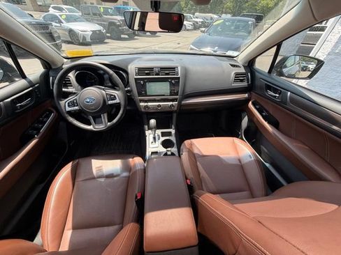 Used 2017 Subaru Outback 3.6R Touring AWD/4WD image 19