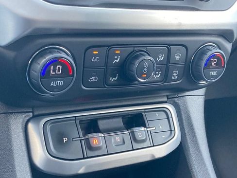 Used 2022 GMC Acadia SLE w/ Driver Convenience Package FWD image 27