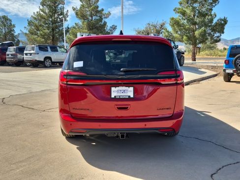 New 2025 Chrysler Pacifica Limited w/ Trailer Tow Group image 6