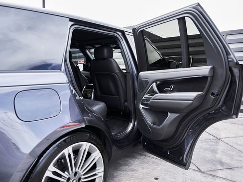 Used 2025 Land Rover Range Rover SE AWD/4WD image 24