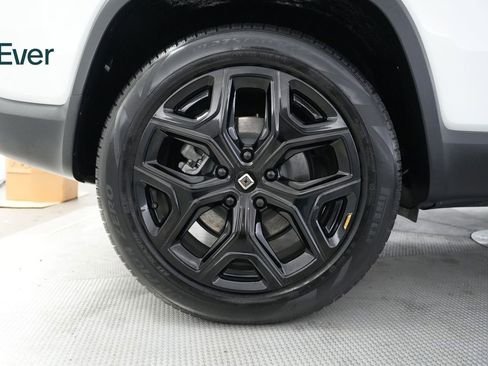 Used 2024 Rivian R1S Adventure image 22