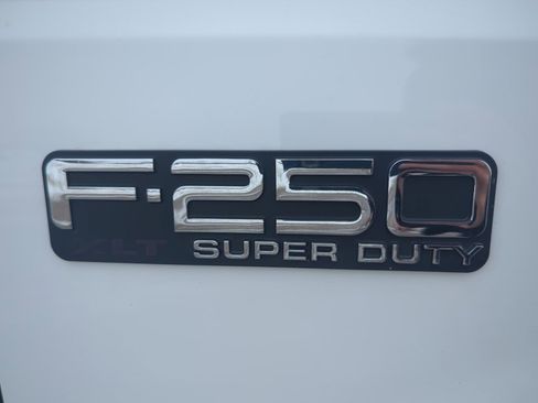 Used 2001 Ford F250 XLT image 9