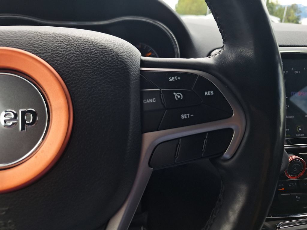 Used 2020 Jeep Grand Cherokee Limited AWD/4WD image 17