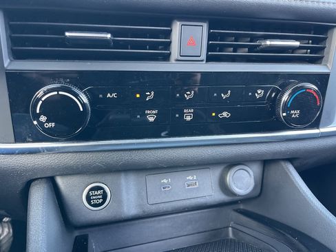 Used 2023 Nissan Rogue S image 12