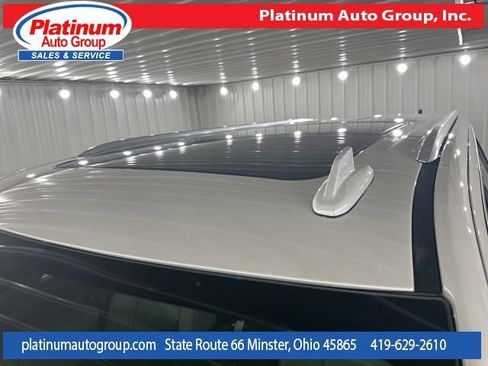 Used 2023 GMC Yukon XL SLT image 56