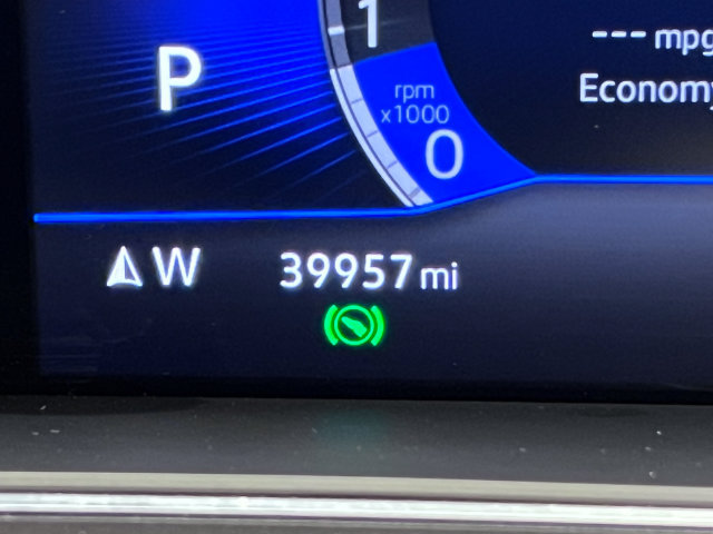 Certified 2022 Volkswagen Tiguan SE R-Line FWD image 24