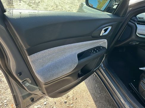 Used 2024 Jeep Compass Latitude image 14