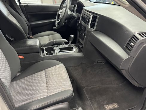 Used 2009 Jeep Grand Cherokee Laredo w/ Popular Equipment Group RWD image 12