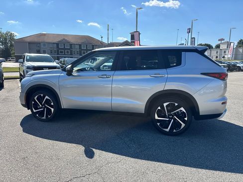 Used 2024 Mitsubishi Outlander SE image 6