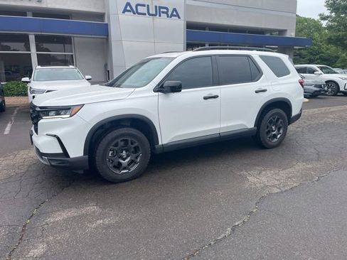 Used 2025 Honda Pilot TrailSport image 42