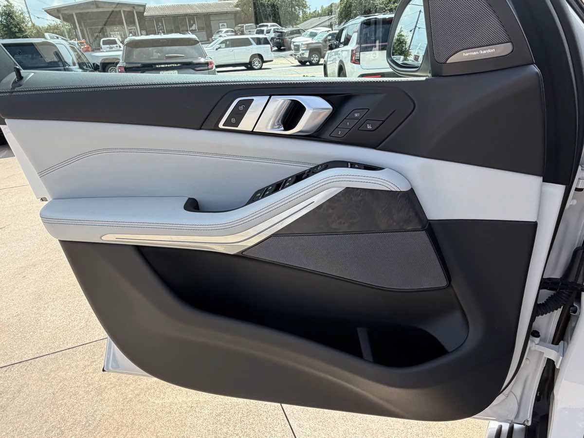 Used 2026 BMW X5 xDrive40i AWD/4WD image 41