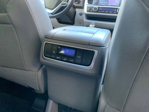 Used 2018 Toyota Highlander XLE FWD image 31