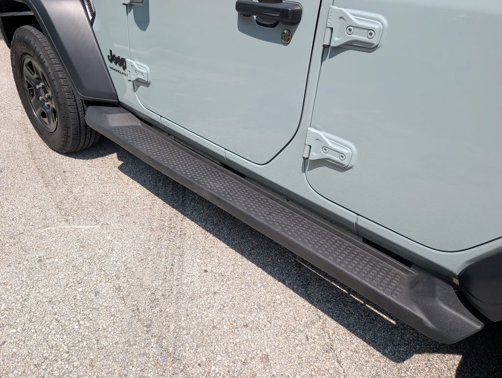 Used 2024 Jeep Wrangler Unlimited Sport AWD/4WD image 11