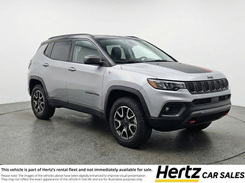 Used 2025 Jeep Compass Trailhawk AWD/4WD image 1
