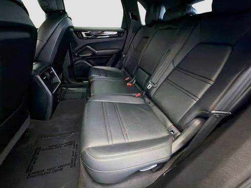 Used 2019 Porsche Cayenne AWD/4WD image 13