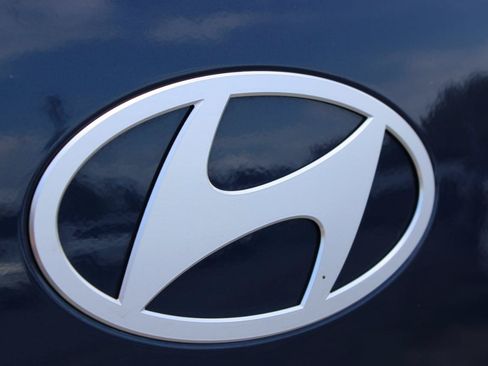 Used 2025 Hyundai Santa Fe SEL FWD image 7