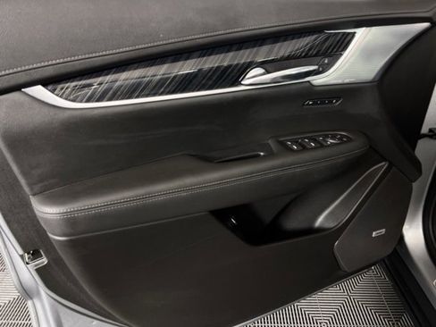 Used 2024 Cadillac XT6 Premium Luxury image 24