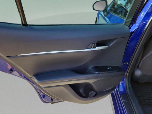 Used 2018 Toyota Camry LE image 23