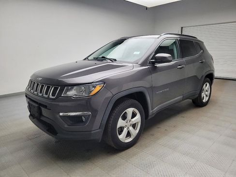 Used 2017 Jeep Compass Latitude w/ Popular Equipment Group AWD/4WD image 2