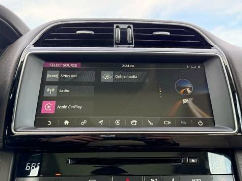 Used 2019 Jaguar F-PACE Prestige image 38