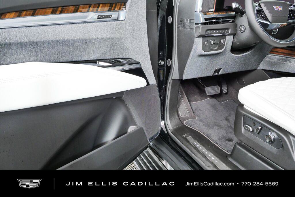 New 2026 Cadillac Escalade Platinum Sport w/ LPO, ONYX Package AWD/4WD image 9