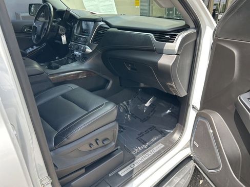 Used 2019 Chevrolet Suburban LT RWD image 25