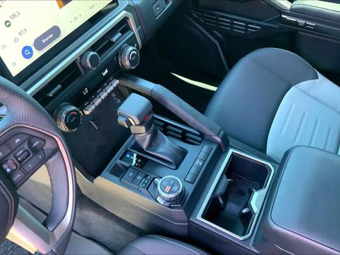 Used 2025 Toyota Tacoma TRD Off-Road AWD/4WD image 16