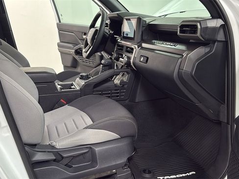Certified 2025 Toyota Tacoma TRD Off-Road image 18