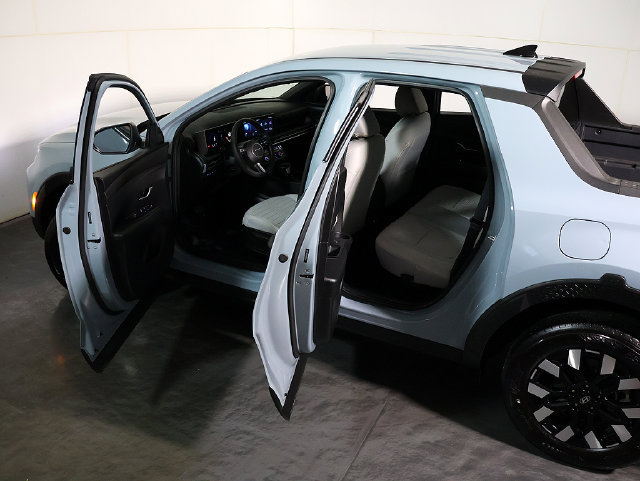 Used 2025 Hyundai Santa Cruz SE AWD/4WD image 5