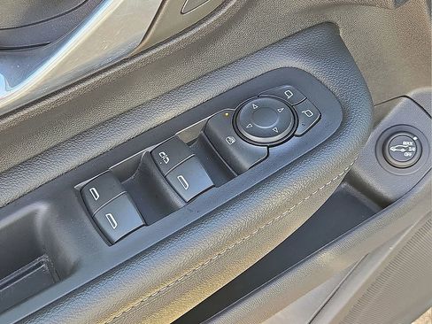 Used 2024 GMC Terrain SLT image 24