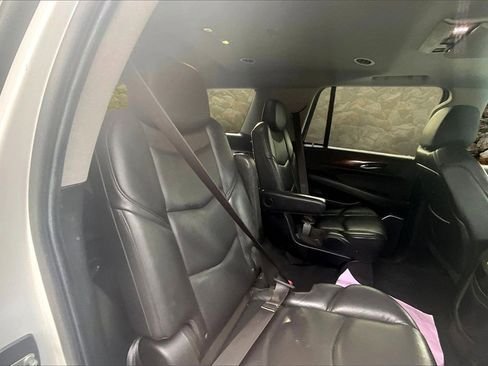 Used 2019 Cadillac Escalade Luxury image 24