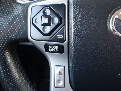 Used 2018 Toyota 4Runner SR5 AWD/4WD image 29