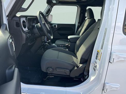 New 2025 Jeep Gladiator Nighthawk image 6