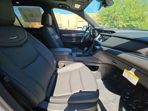 New 2025 Cadillac XT6 Luxury image 28