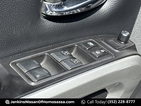 Used 2019 Nissan Titan SV AWD/4WD image 31