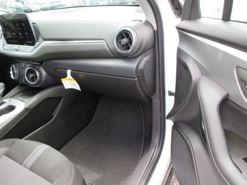 Used 2024 Chevrolet Blazer LT w/ Convenience Package FWD image 18