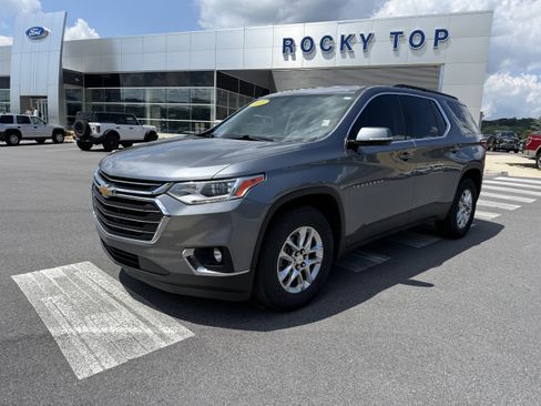 Used 2020 Chevrolet Traverse LT FWD image 1