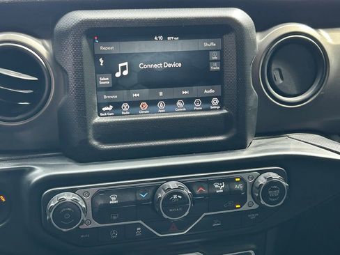 Used 2022 Jeep Gladiator Willys image 19