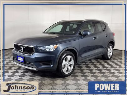 Used 2022 Volvo XC40 T5 Momentum