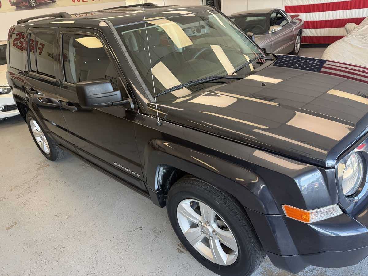 Used 2014 Jeep Patriot Sport w/ Tire & Wheel Group FWD image 2